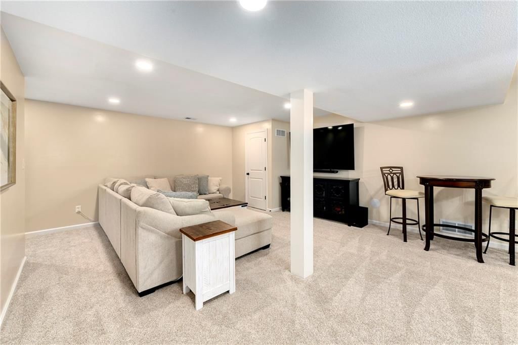 327 SE Highland Park Drive — photo 26