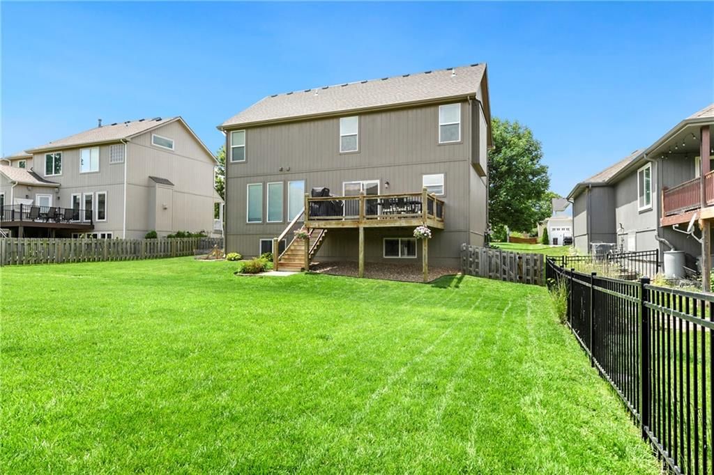 327 SE Highland Park Drive — photo 32