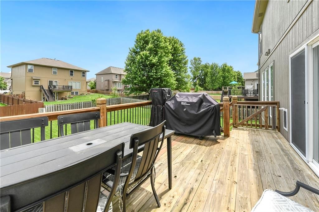 327 SE Highland Park Drive — photo 33