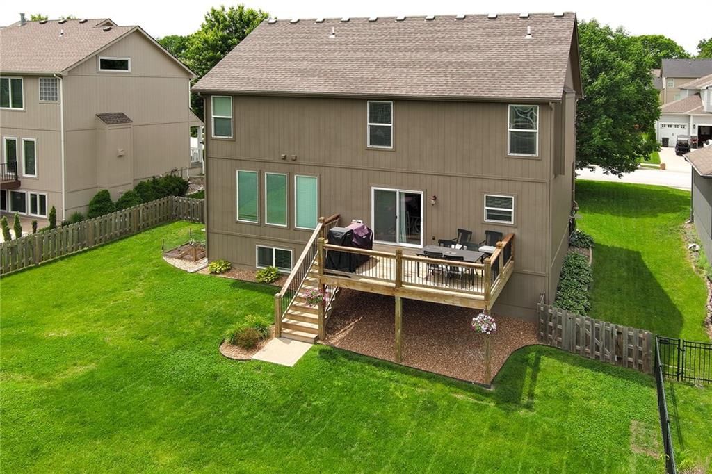 327 SE Highland Park Drive — photo 34