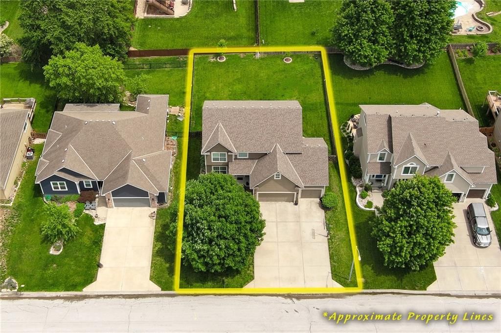 327 SE Highland Park Drive — photo 35
