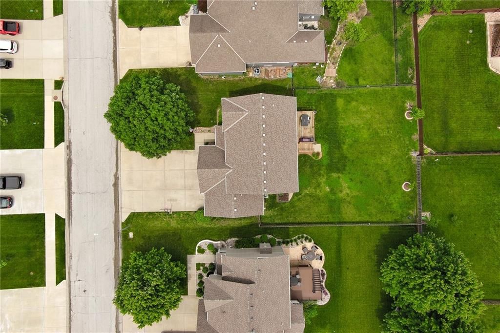 327 SE Highland Park Drive — photo 37