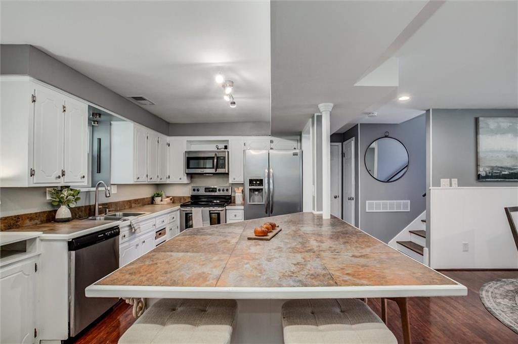 406 E 90th Terrace — photo 10