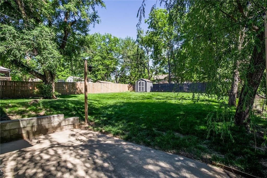 406 E 90th Terrace — photo 23