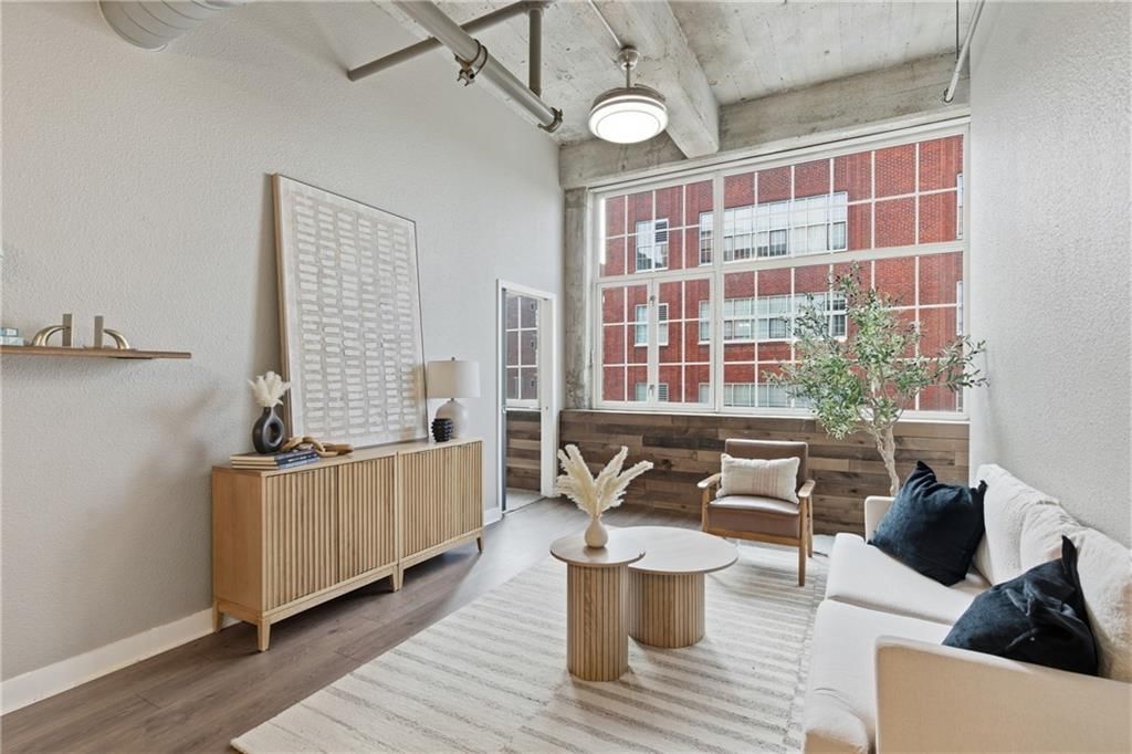321 W 7th Street — photo 9