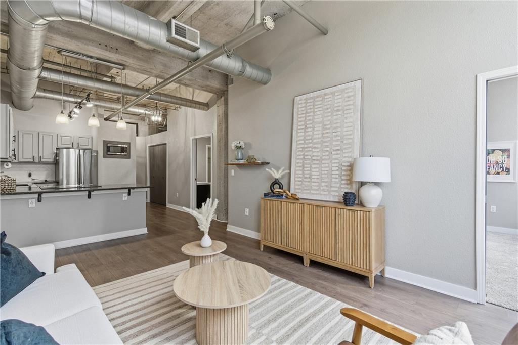 321 W 7th Street — photo 10