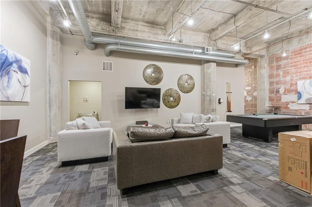 321 W 7th Street — photo 24