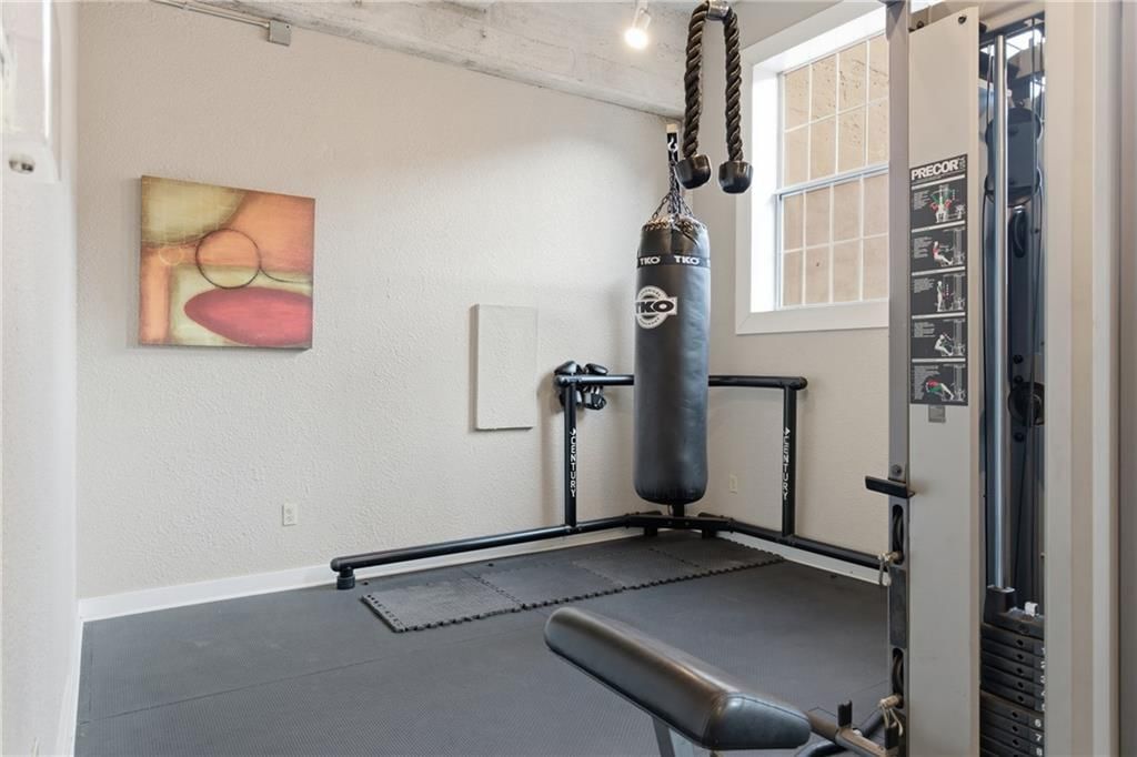 321 W 7th Street — photo 30