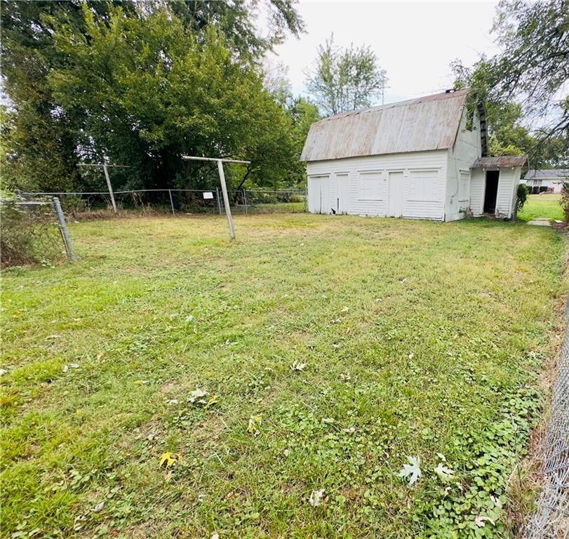 409 W Miller Street — photo 37