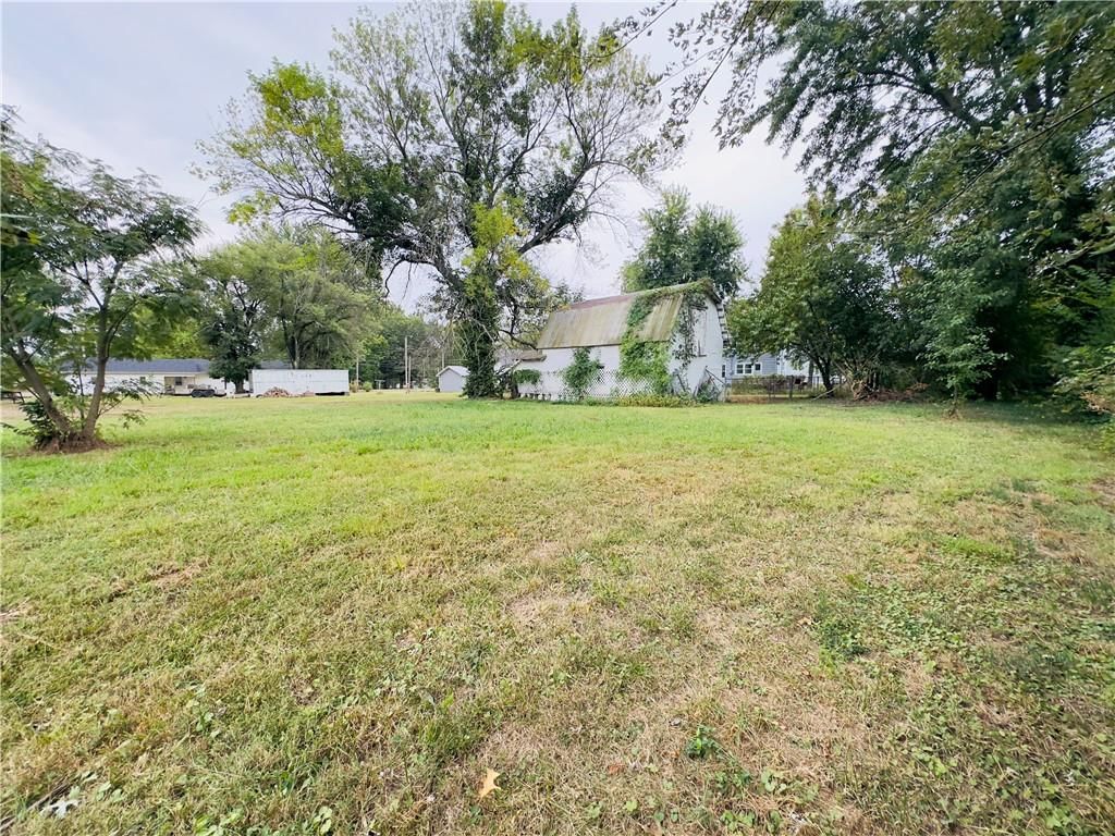 409 W Miller Street — photo 39