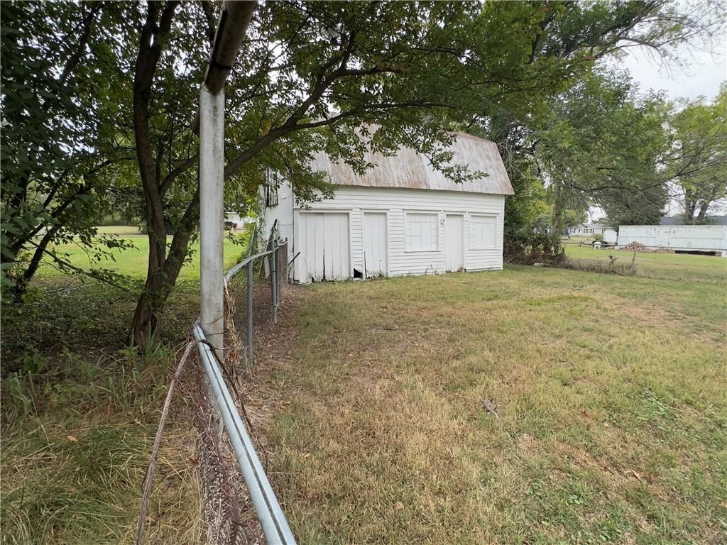 409 W Miller Street — photo 40