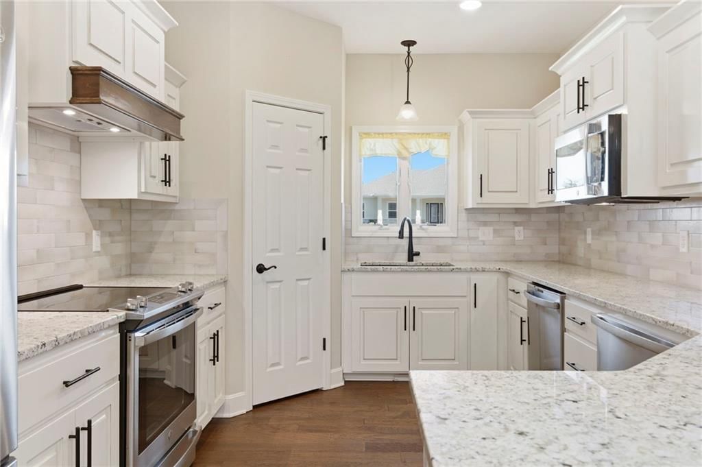 404 W 10th Street — photo 10
