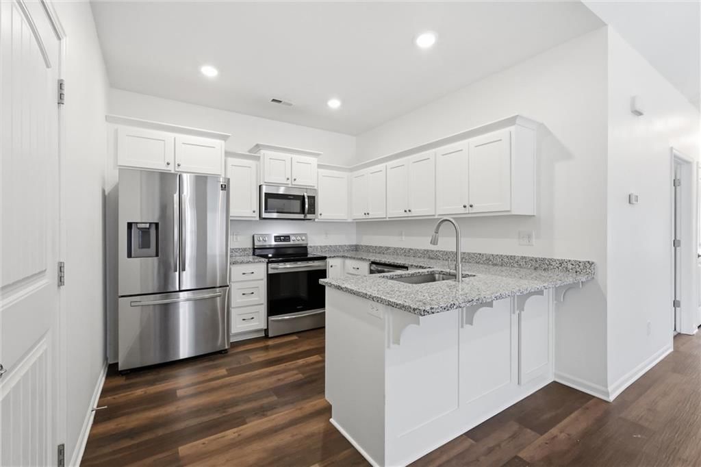 1304 E Joles Drive — photo 4