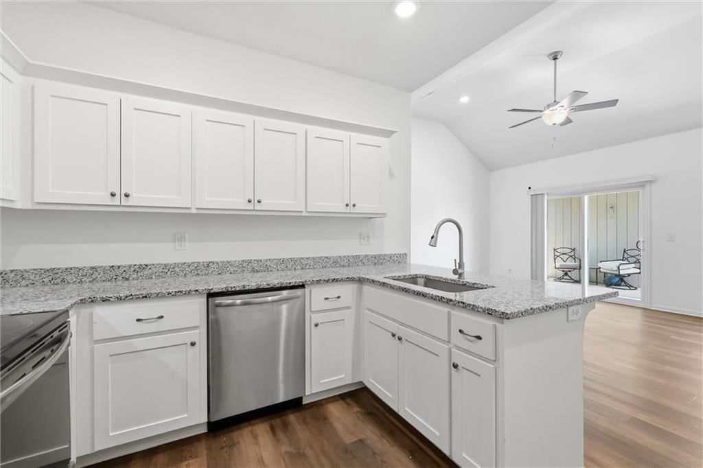 1304 E Joles Drive — photo 5