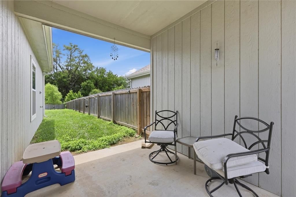 1304 E Joles Drive — photo 29