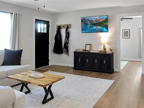 726 W Broadway Street — photo 3