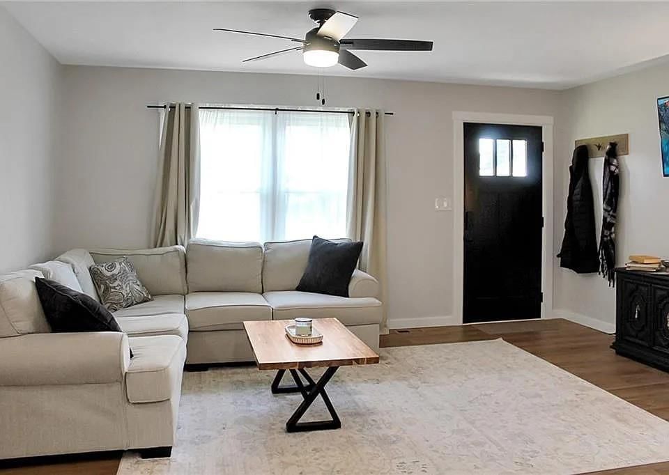 726 W Broadway Street — photo 4