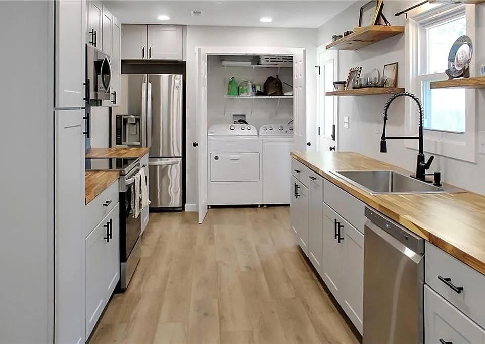 726 W Broadway Street — photo 9