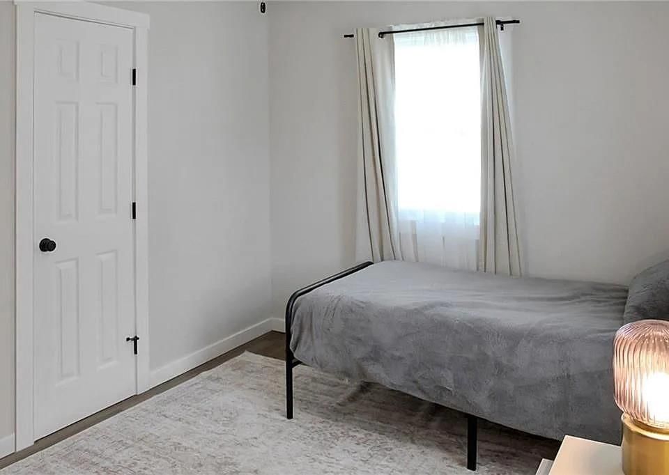 726 W Broadway Street — photo 14