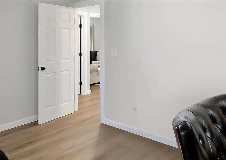 726 W Broadway Street — photo 18