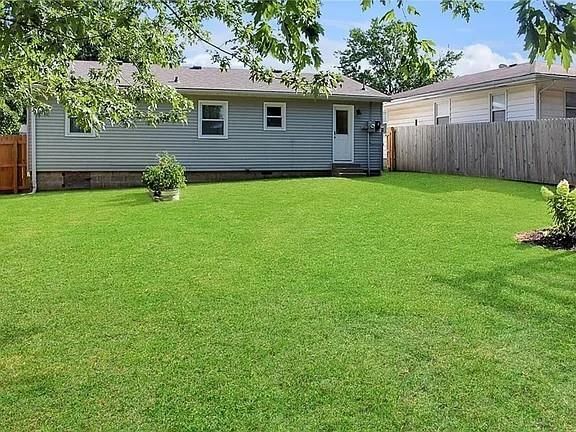 726 W Broadway Street — photo 19