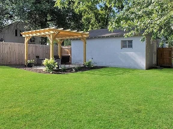 726 W Broadway Street — photo 21