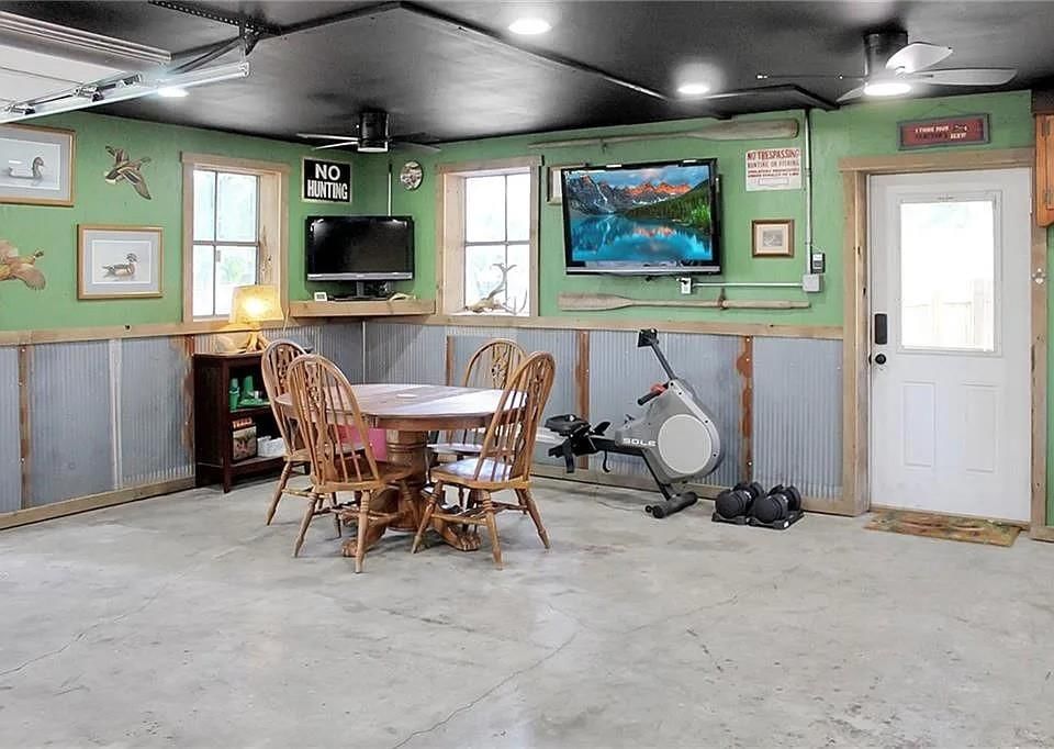 726 W Broadway Street — photo 24
