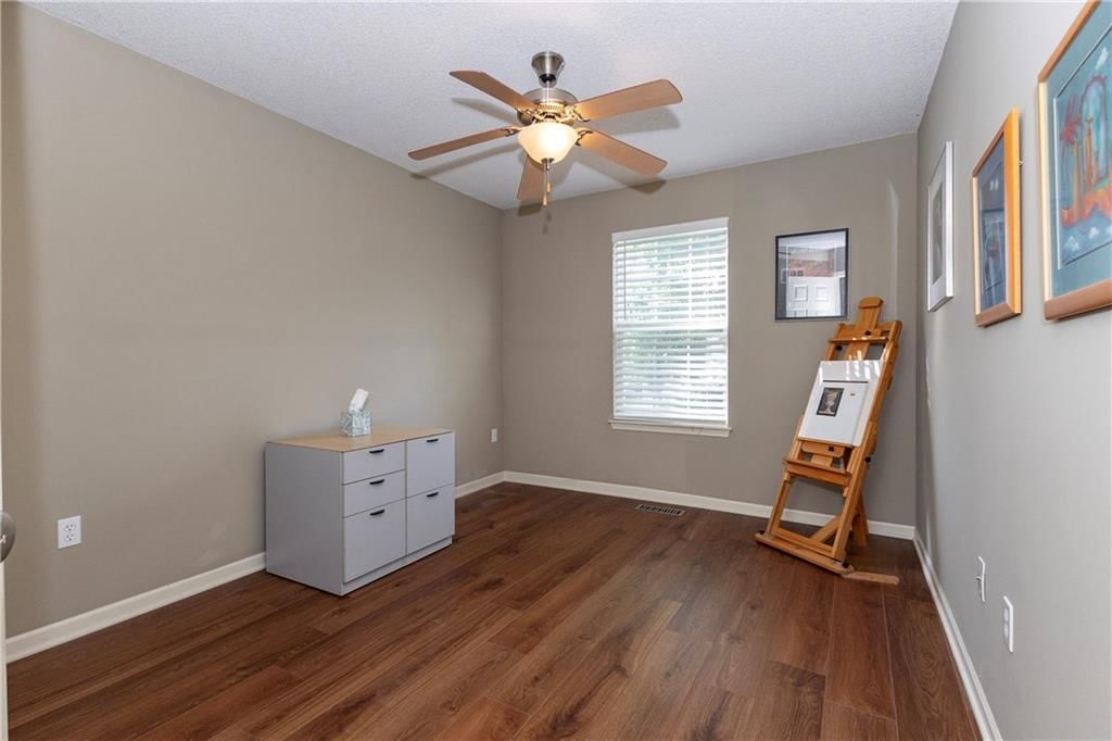 5005 NW Flintridge Drive — photo 37