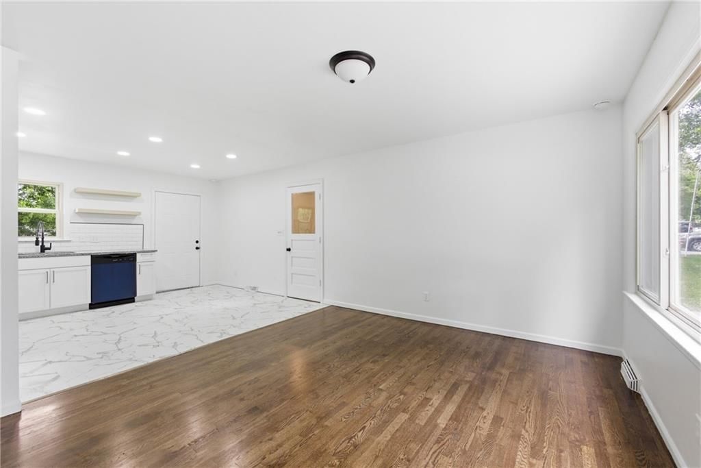 6224 Longwood Avenue — photo 6