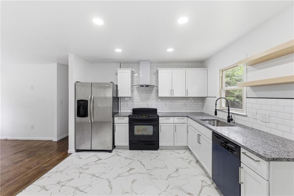 6224 Longwood Avenue — photo 9