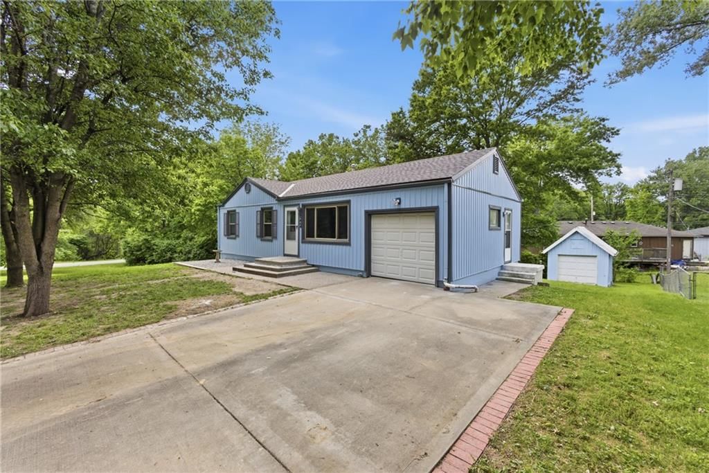 6224 Longwood Avenue — photo 15