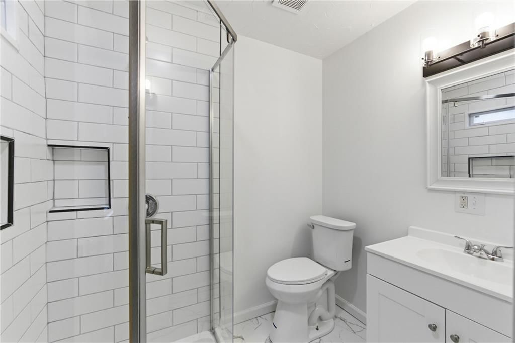 6224 Longwood Avenue — photo 17