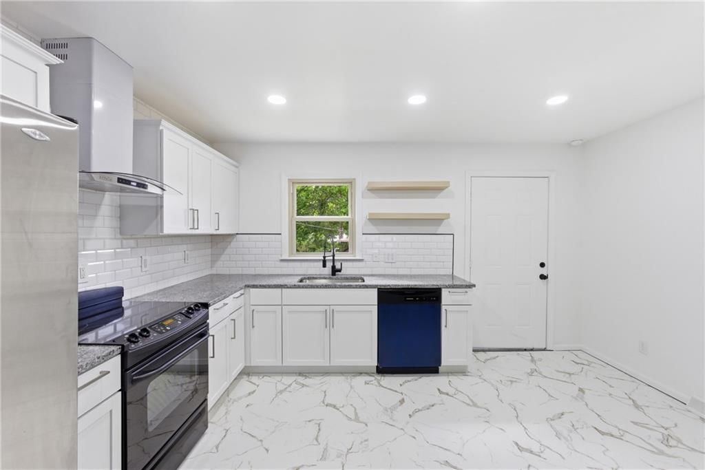 6224 Longwood Avenue — photo 18