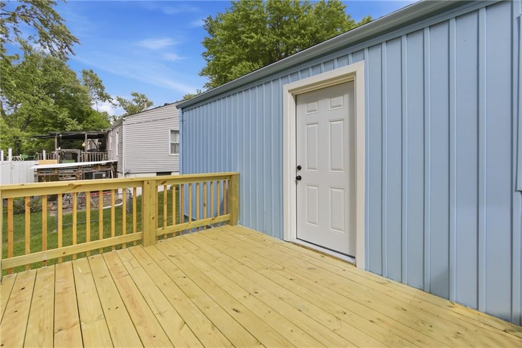 6224 Longwood Avenue — photo 36