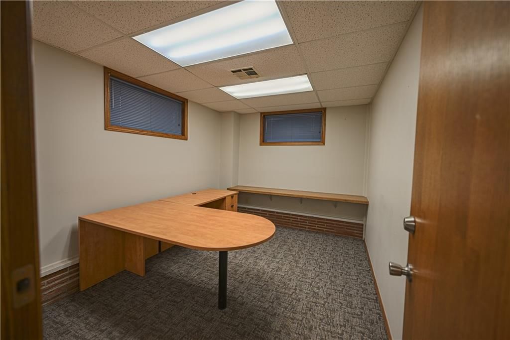 802 W 8th Street — photo 7