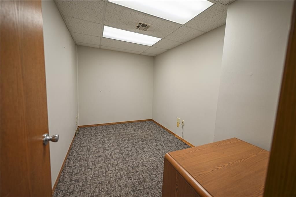 802 W 8th Street — photo 9