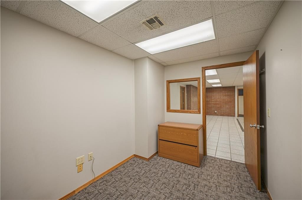 802 W 8th Street — photo 10