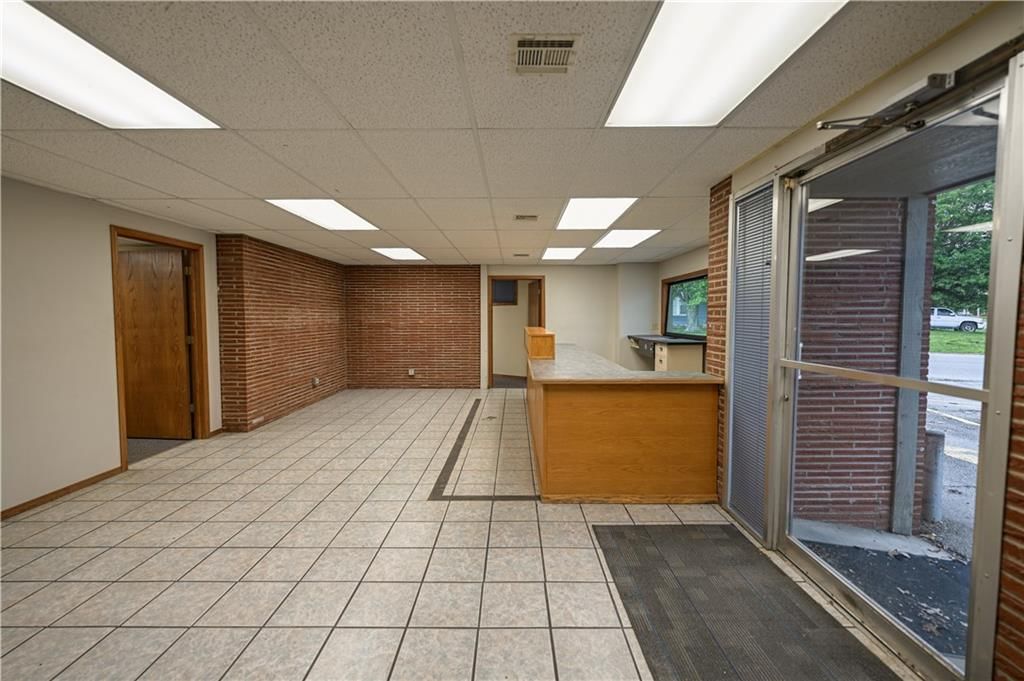 802 W 8th Street — photo 11