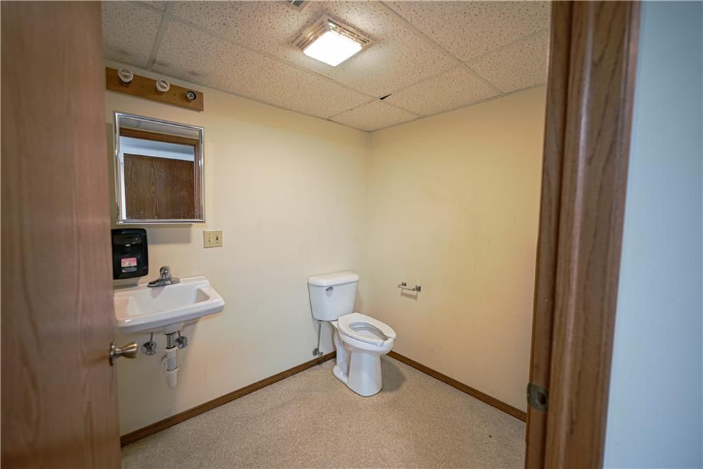 802 W 8th Street — photo 15