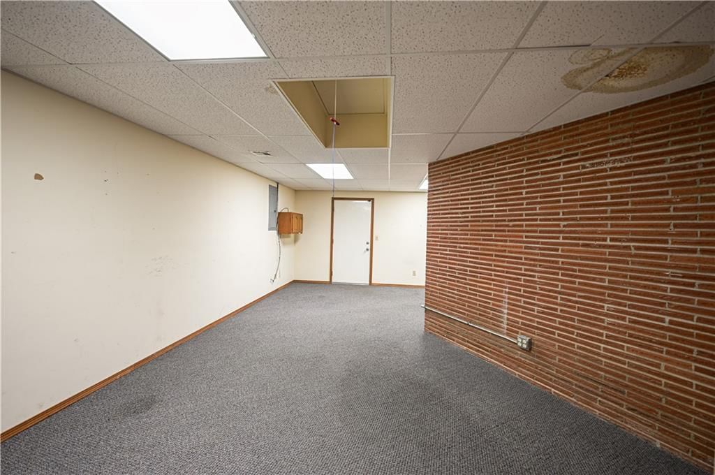 802 W 8th Street — photo 17
