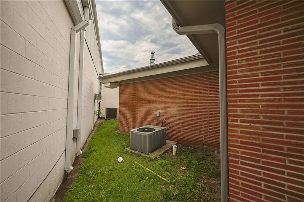 802 W 8th Street — photo 25