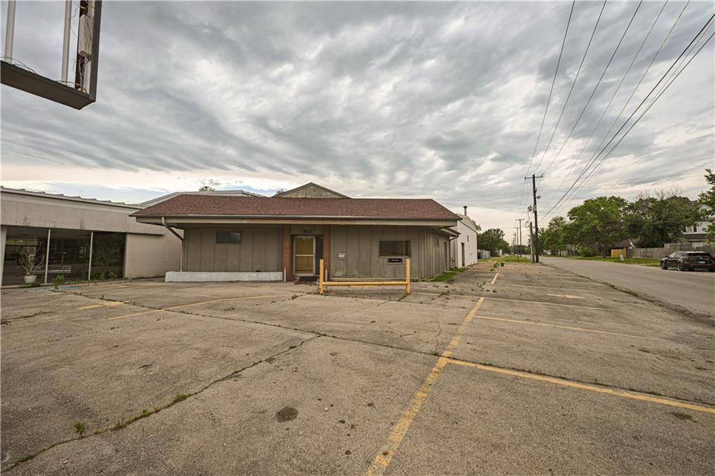 802 W 8th Street — photo 27