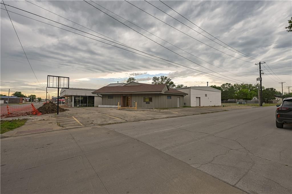 802 W 8th Street — photo 28