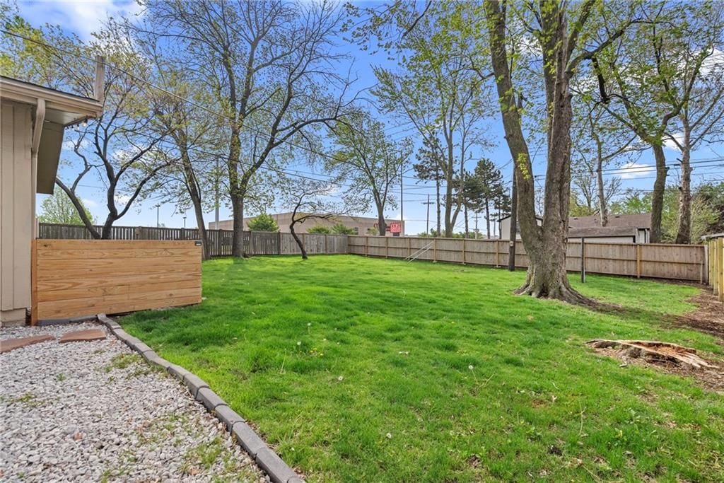 11905 W 91st Terrace — photo 24