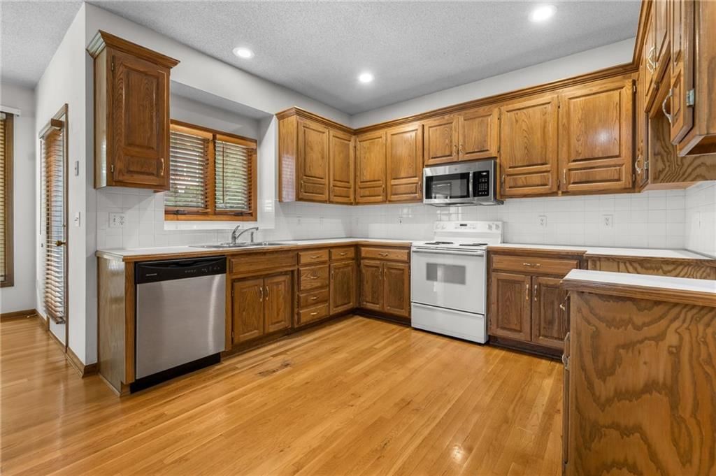 7248 Widmer Street — photo 15