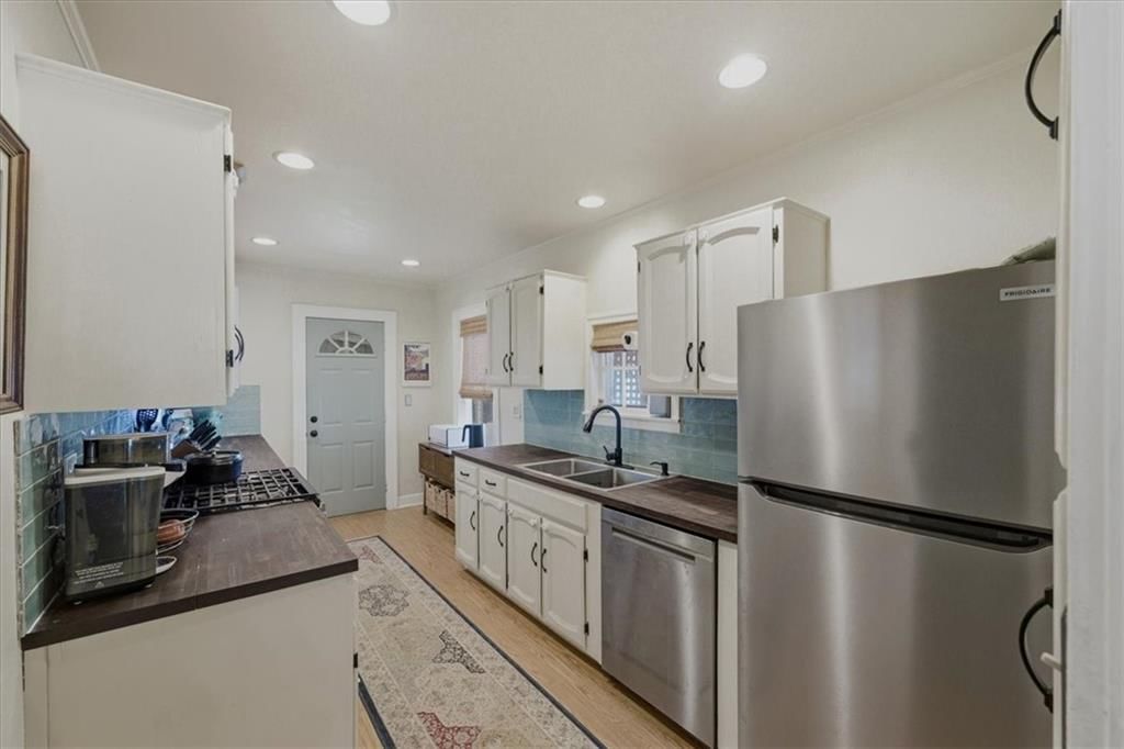 415 E 70th Street — photo 12