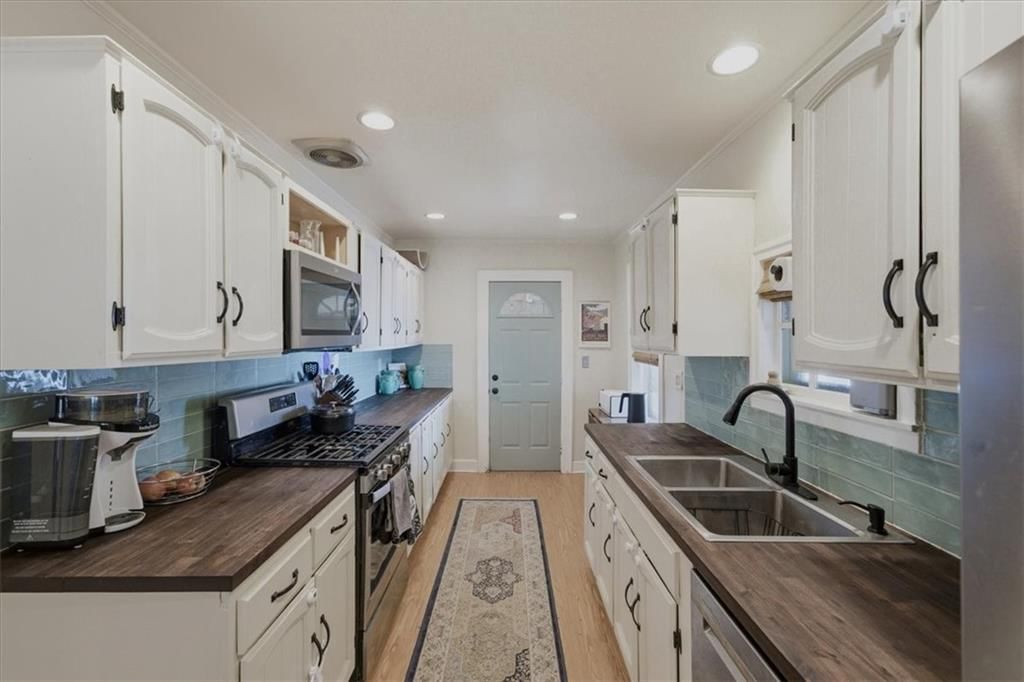 415 E 70th Street — photo 13