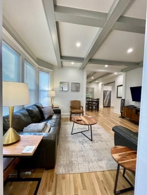 901 E 39th Street — photo 3