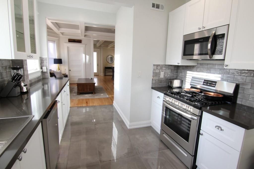 901 E 39th Street — photo 33