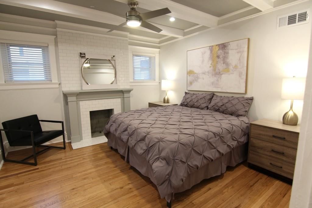 901 E 39th Street — photo 36